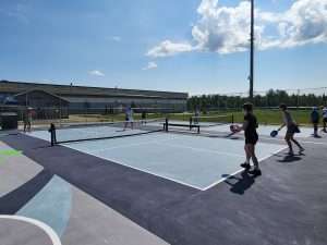 joueurs de pickleball à Saint-Denis-de-Brompton en Estrie, juillet 2026