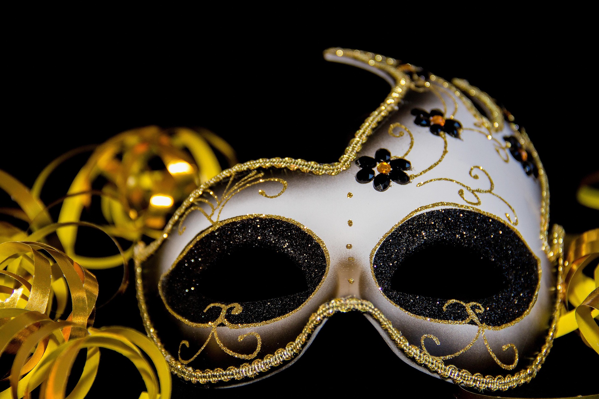 UN BAL MASQUÉ POUR TOUTE LA FAMILLE!