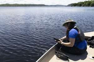 Sabrina Chartier, stagiaire en environnement - étude de la qualité de l'eau lac Brompton