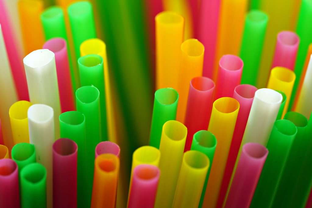 Pailles de plastique