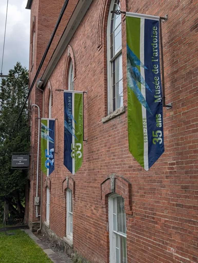 Nouvelles oriflammes 2026 au Musée de l'ardoise