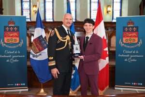 Samuel Bélanger (Stoke) reçoit médaille
