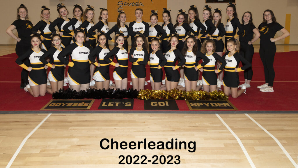 Les membres de l'équipe de cheerleading de l'Odyssée 2022-2023