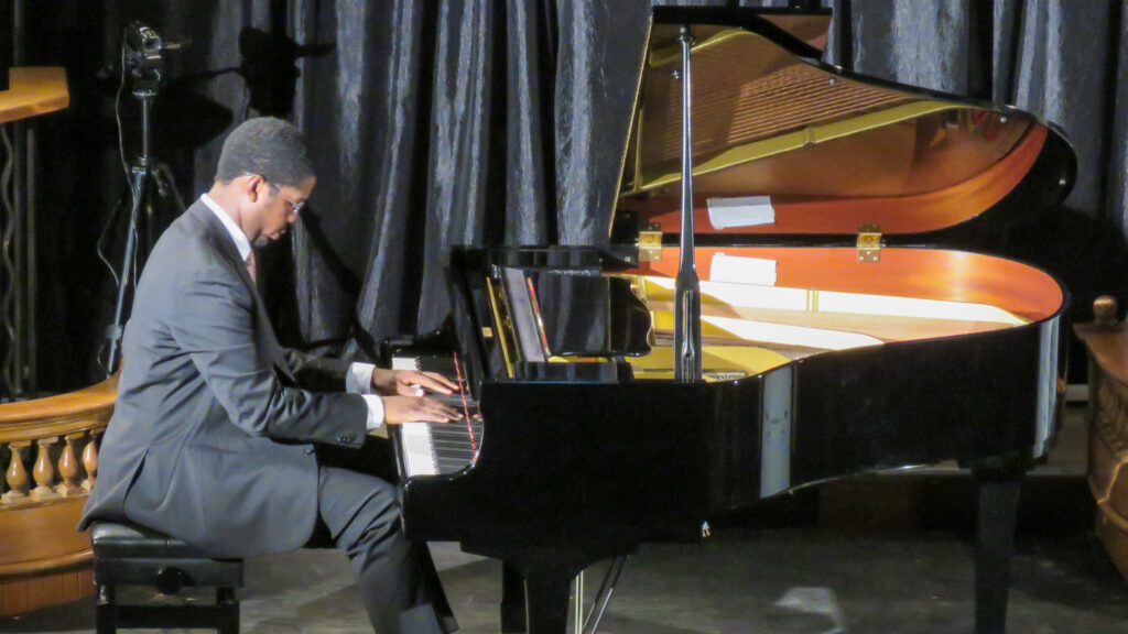 Le pianiste Joel Affoon