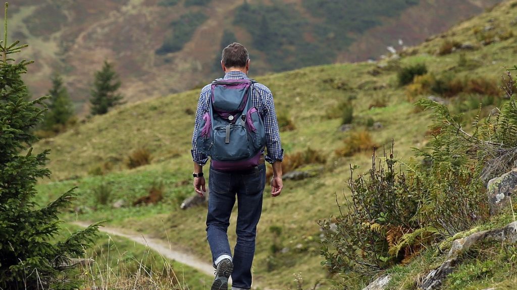 Agrandissement du Mont-Orford Promeneur en montagne